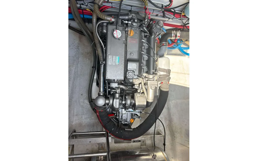 slider 46 Lagoon  52 F