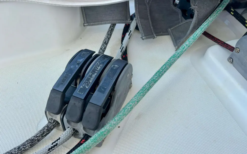 slider 48 Lagoon  52 F