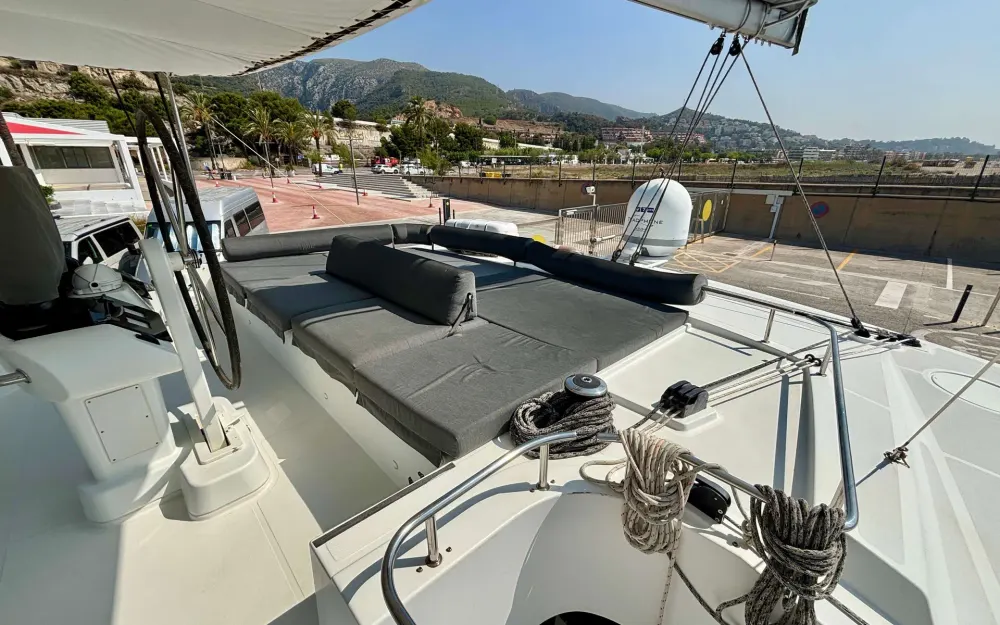 slider 49 Lagoon  52 F