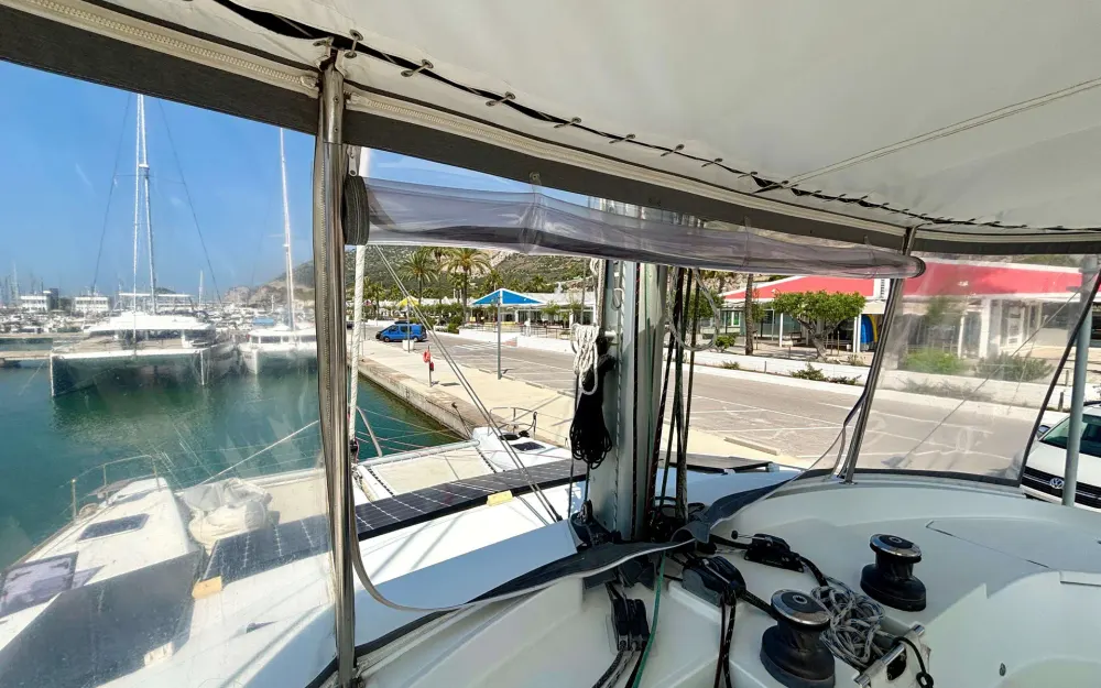 slider 53 Lagoon  52 F