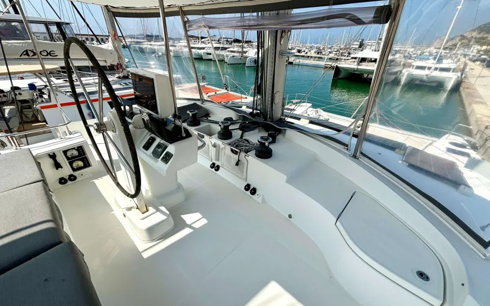 slider 57 Lagoon  52 F