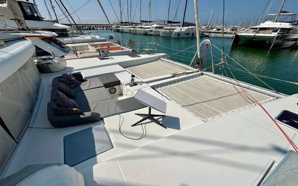 slider 59 Lagoon  52 F