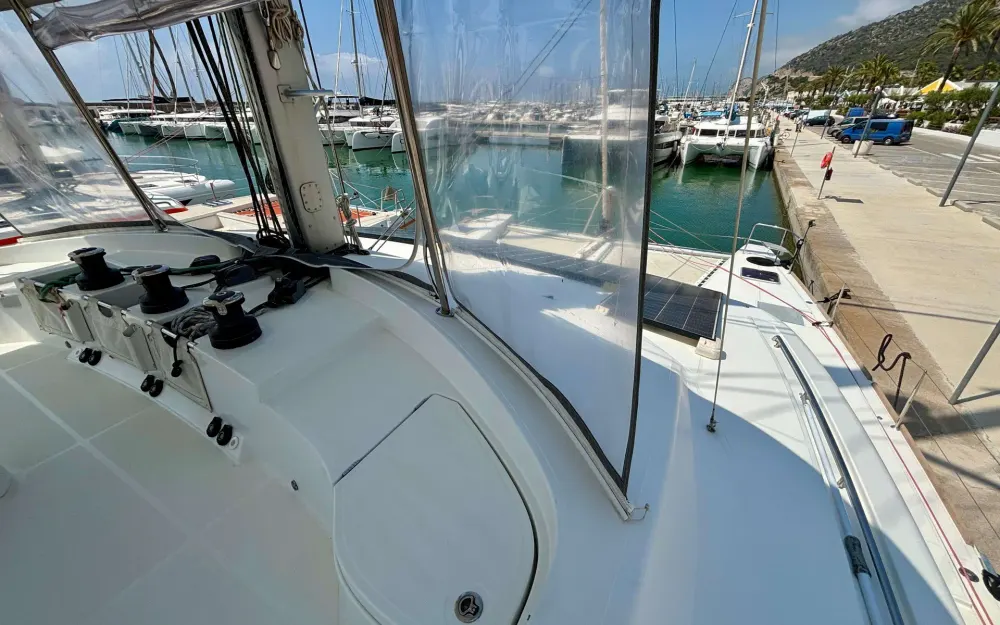 slider 79 Lagoon  52 F