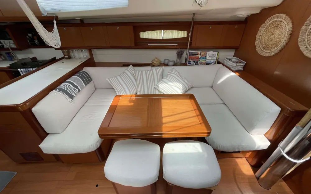 slider 8 Beneteau  49
