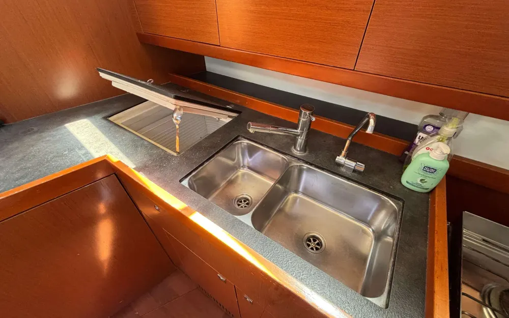 slider 1 Beneteau Oceanis 45