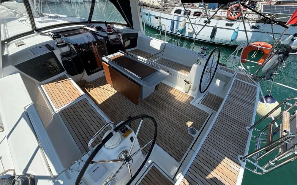 slider 8 Beneteau Oceanis 45