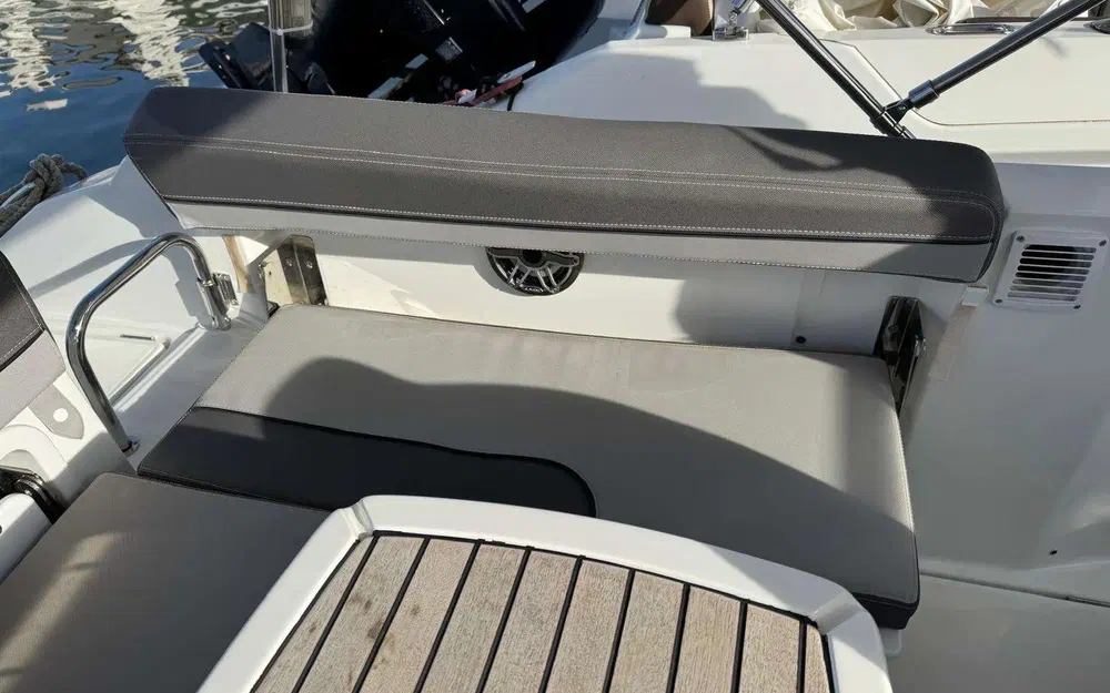 slider 29 Jeanneau Cap Camarat 7.5 WA