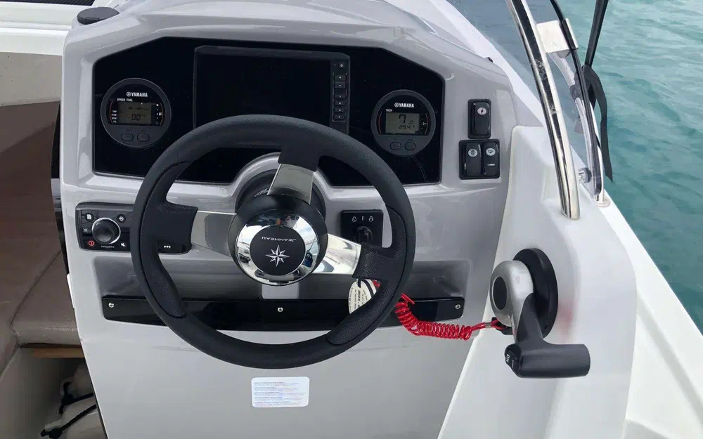 slider 5 Jeanneau Cap Camarat 5.5 WA