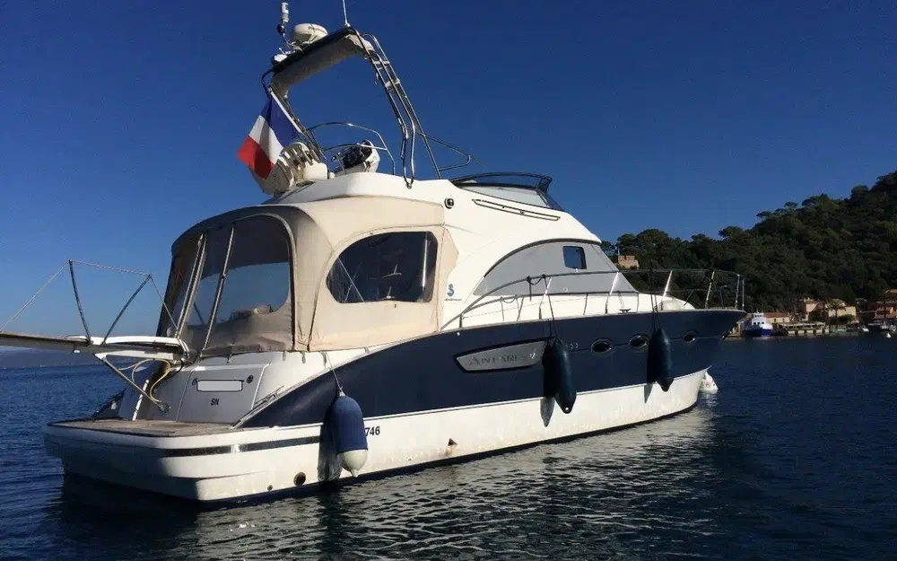 slider 1 Beneteau Antares 12 Fly