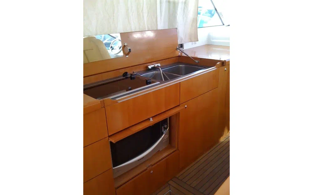 slider 4 Beneteau Antares 12 Fly