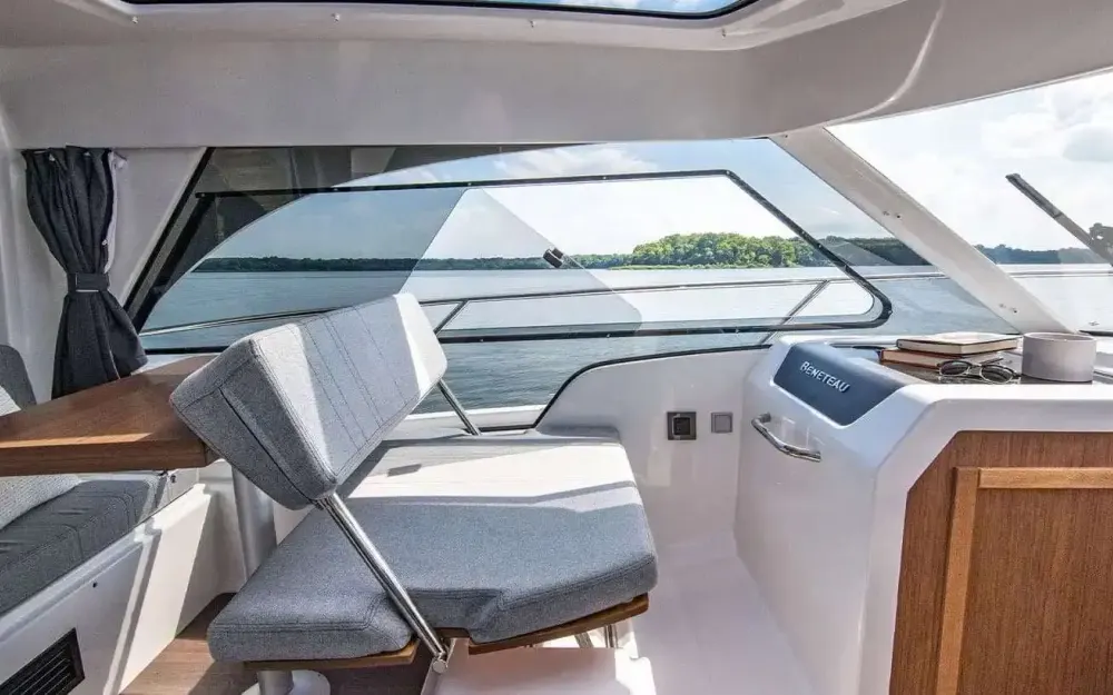 slider 1 Beneteau Antares Serie 9