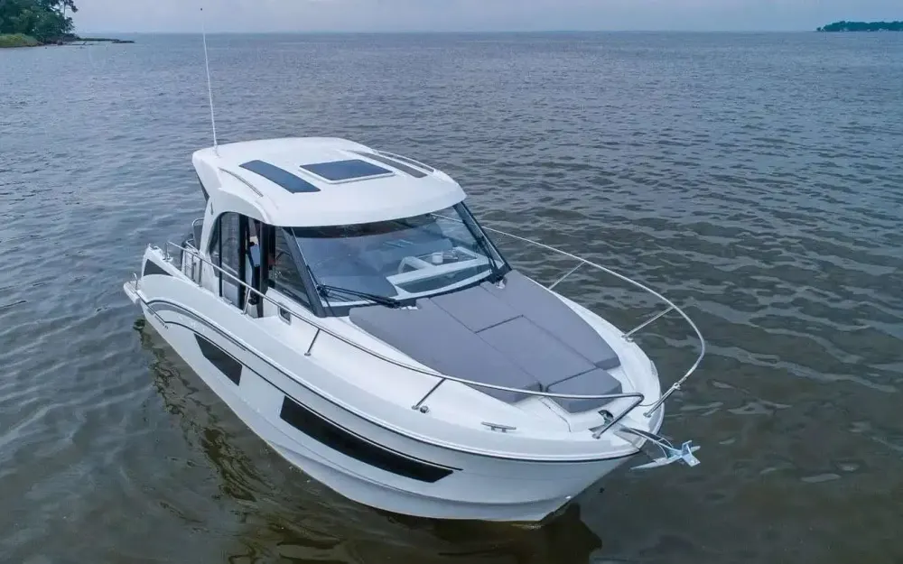 slider 3 Beneteau Antares Serie 9