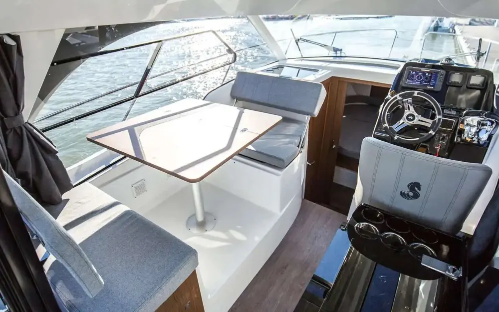 slider 5 Beneteau Antares Serie 9