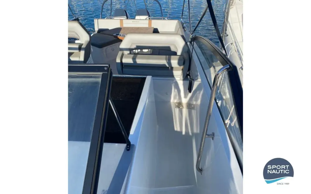 slider 9 Beneteau Flyer 10