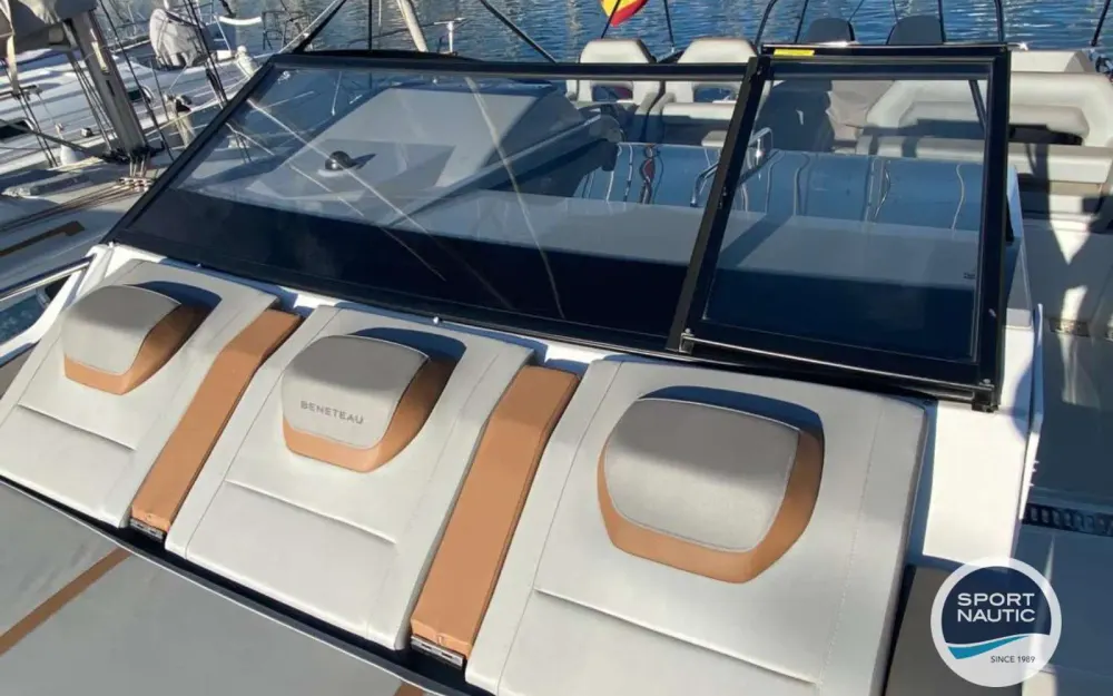 slider 11 Beneteau Flyer 10