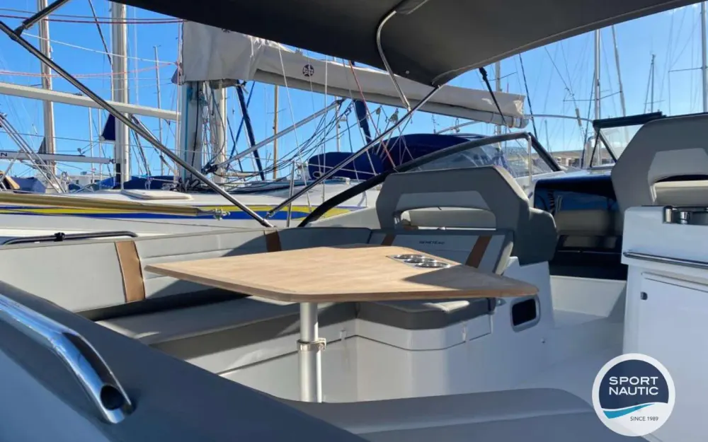 slider 1 Beneteau Flyer 10