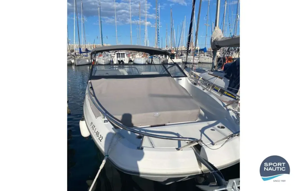 slider 5 Beneteau Flyer 10