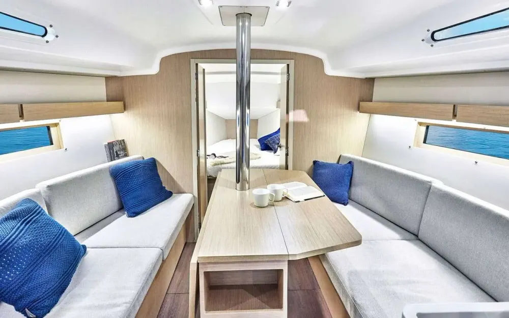 slider 4 Beneteau Oceanis 34.1