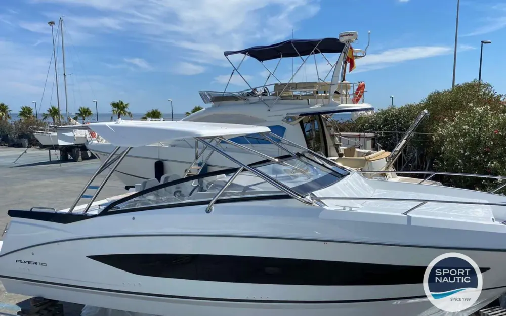 slider 0 Beneteau Flyer 10
