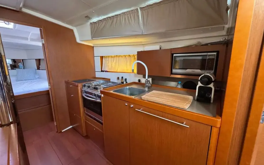 slider 9 Beneteau Oceanis 38.1
