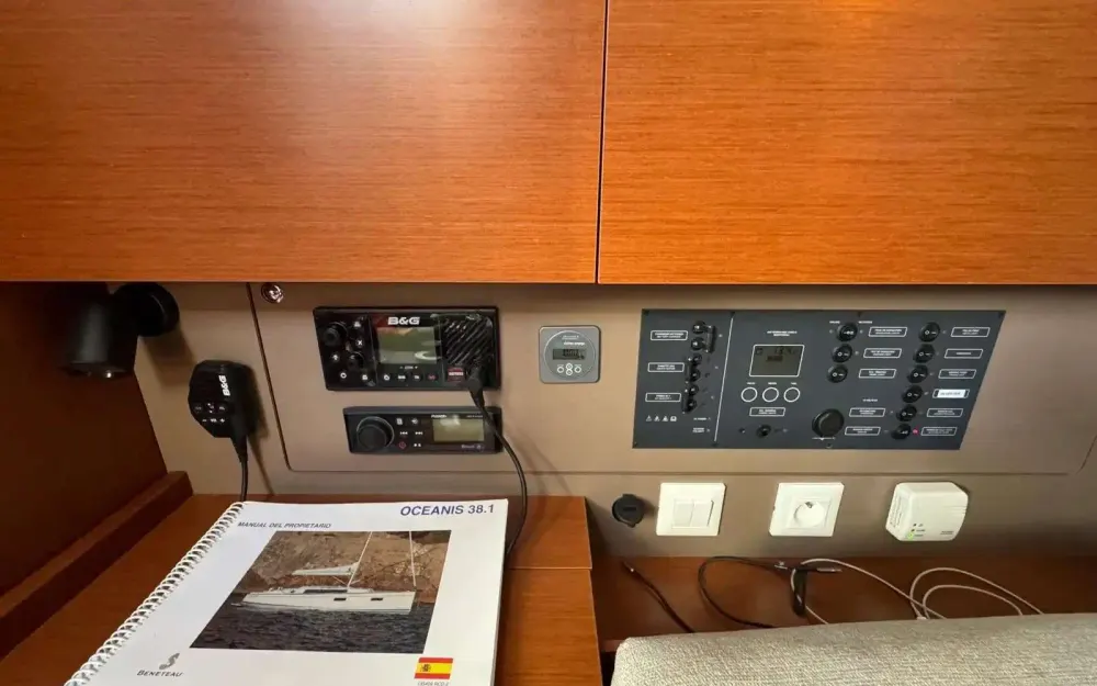 slider 3 Beneteau Oceanis 38.1
