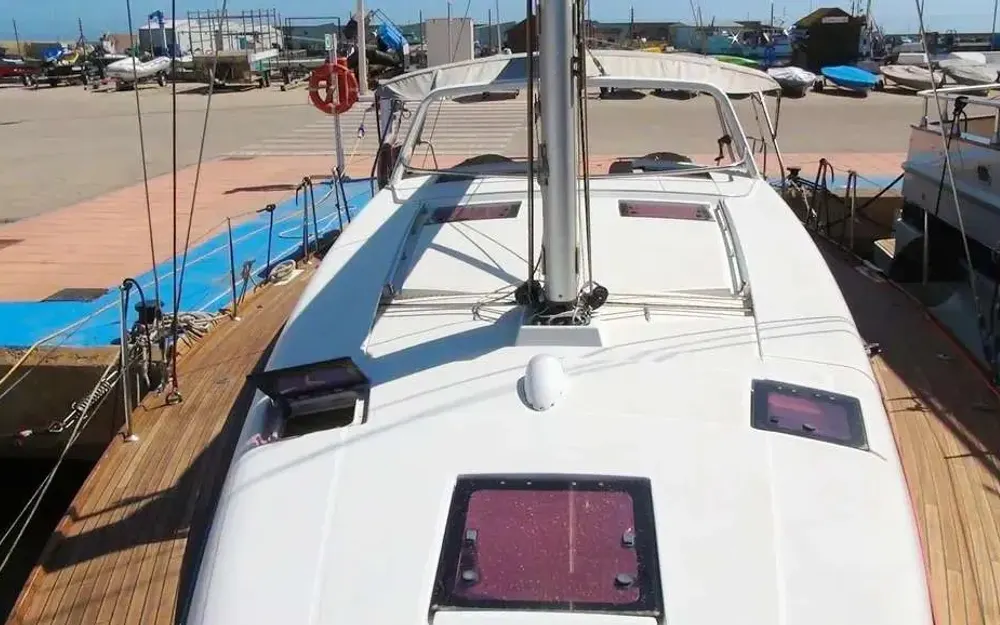 slider 10 Beneteau Sense 43