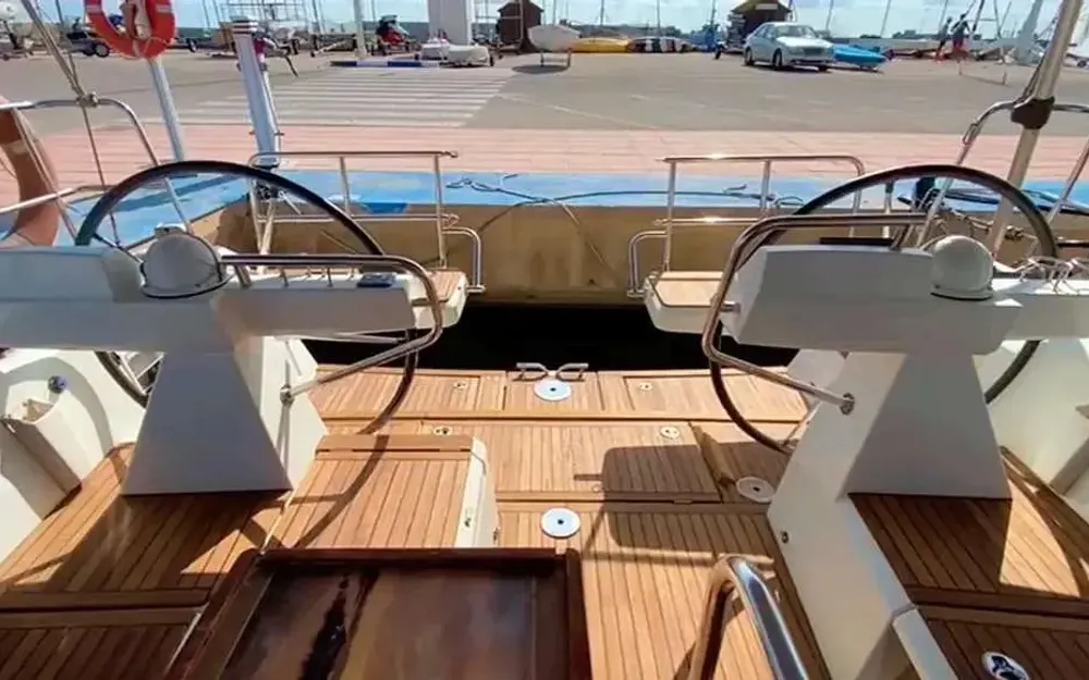 slider 11 Beneteau Sense 43