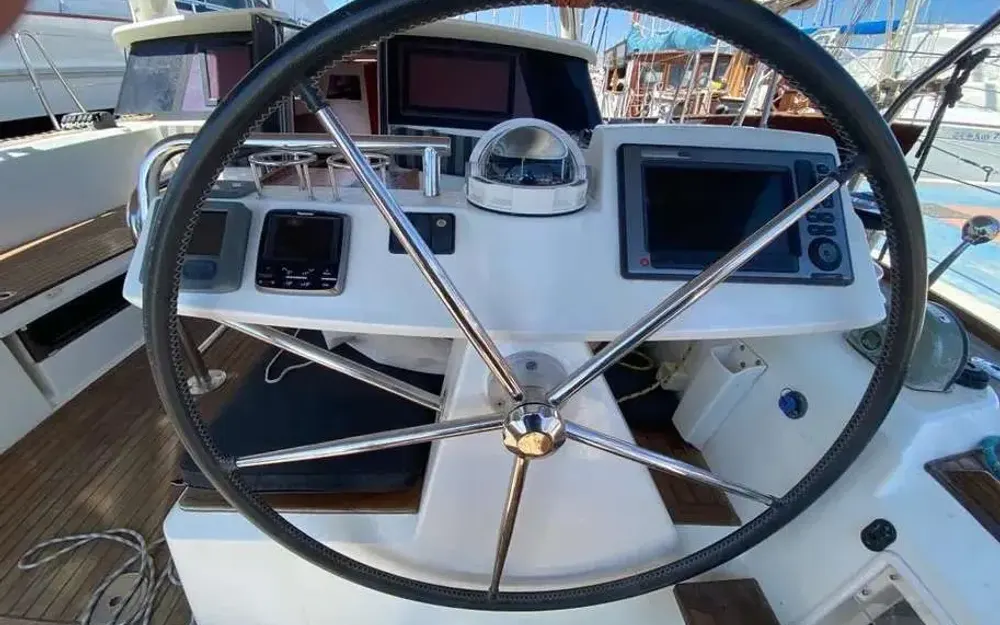 slider 15 Beneteau Sense 43