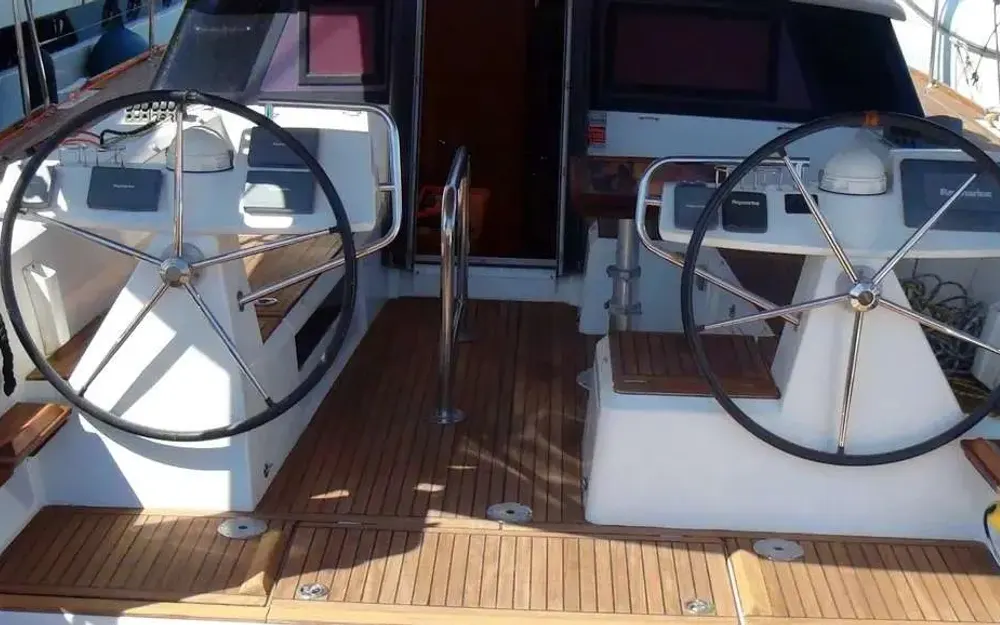 slider 1 Beneteau Sense 43