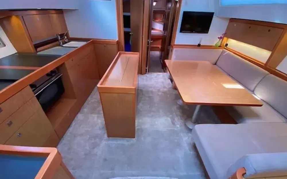 slider 2 Beneteau Sense 43