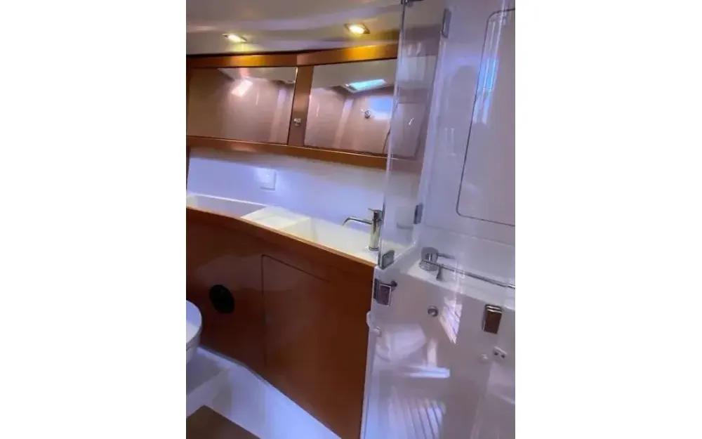 slider 7 Beneteau Sense 43