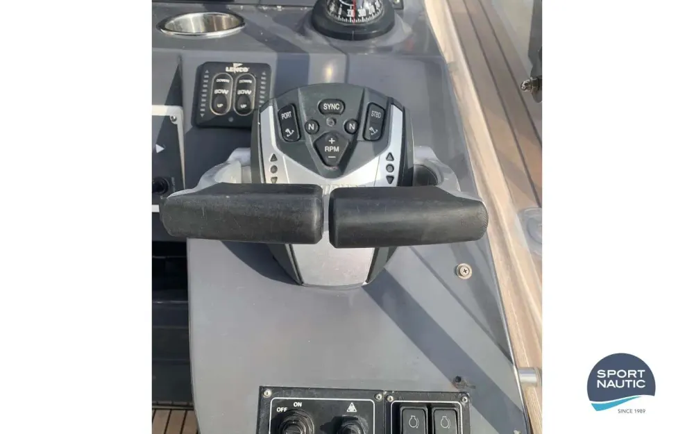 slider 3 Beneteau Flyer 8.8 SUNdeck