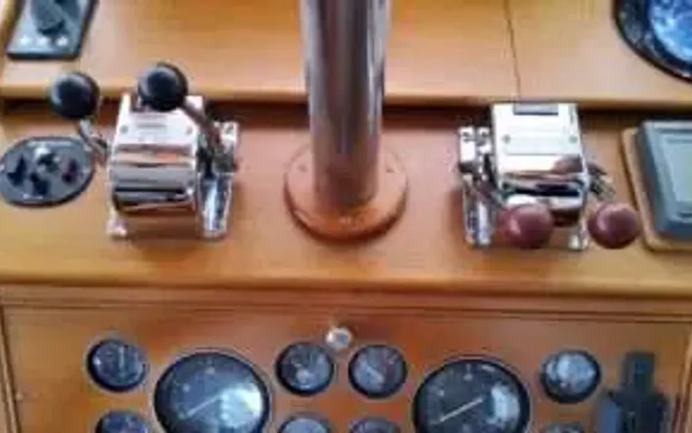 slider 14 Grand Banks  42