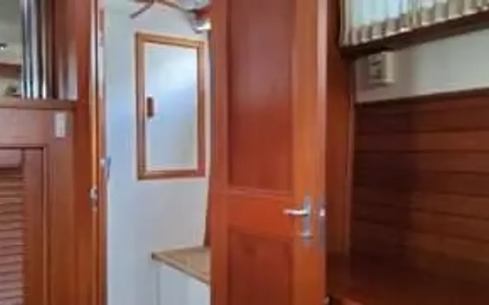slider 18 Grand Banks  42