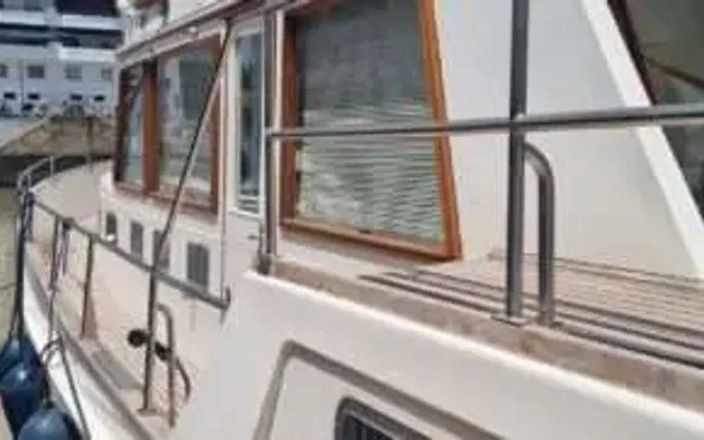 slider 33 Grand Banks  42