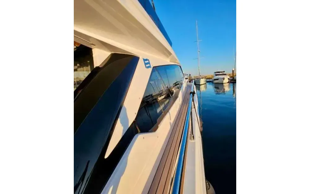 slider 8 Ferretti  500