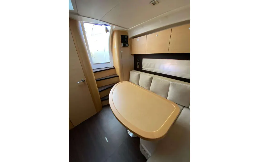 slider 4 Beneteau Monte Carlo 37 HT