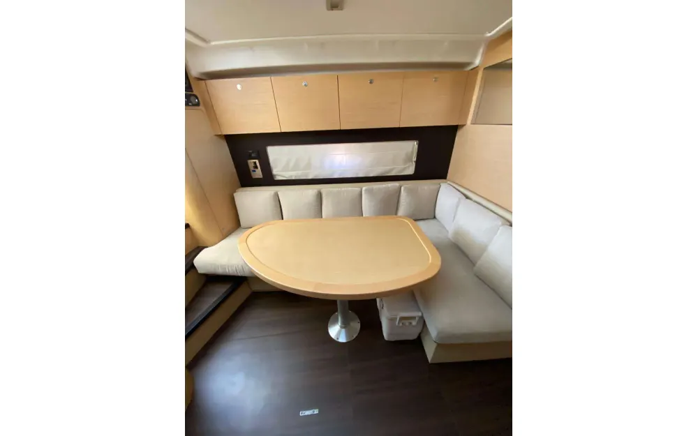 slider 6 Beneteau Monte Carlo 37 HT