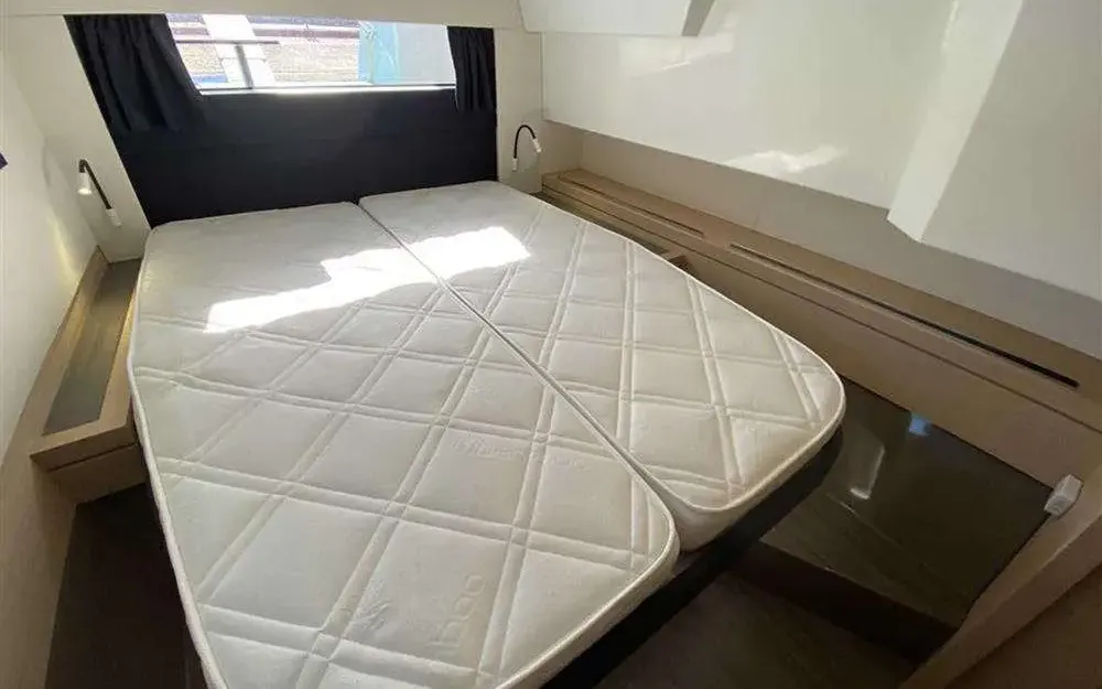 slider 10 Fountaine Pajot Saona 47