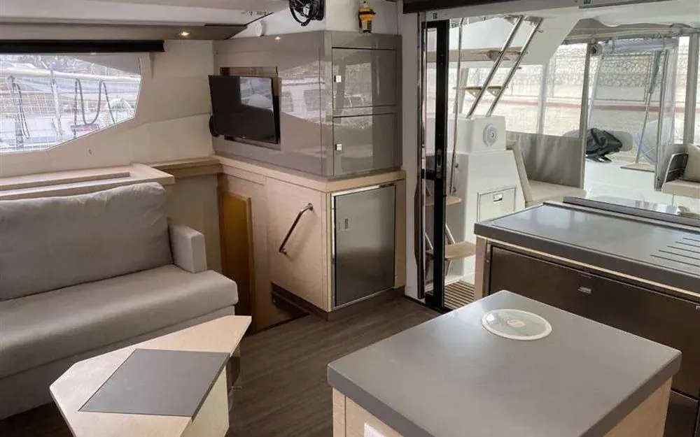slider 11 Fountaine Pajot Saona 47