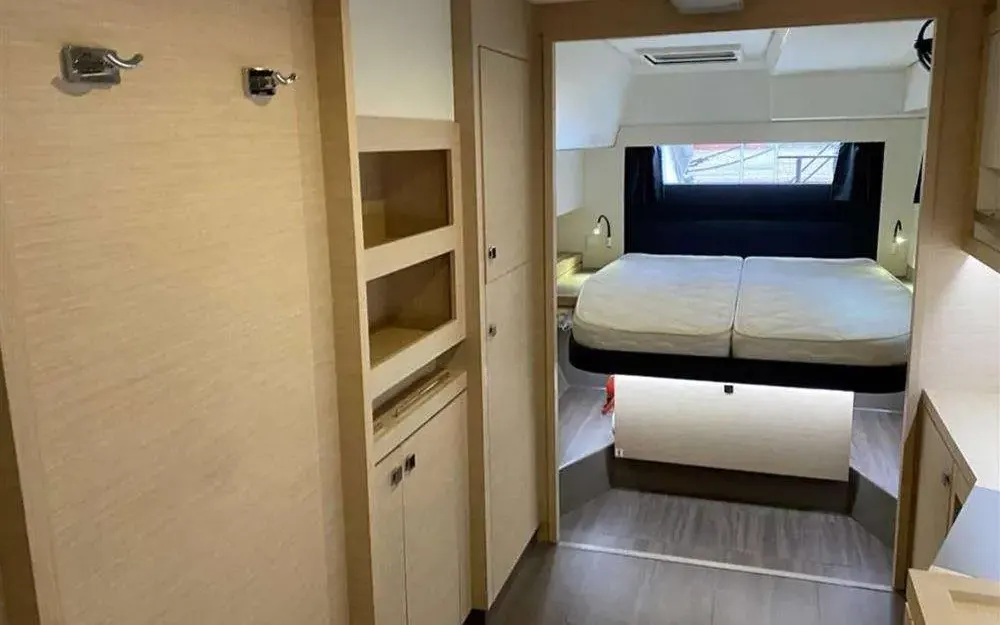 slider 13 Fountaine Pajot Saona 47