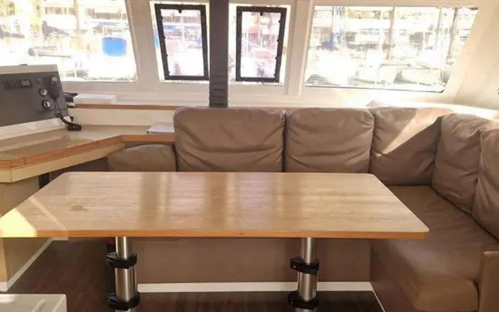 slider 15 Fountaine Pajot Saona 47