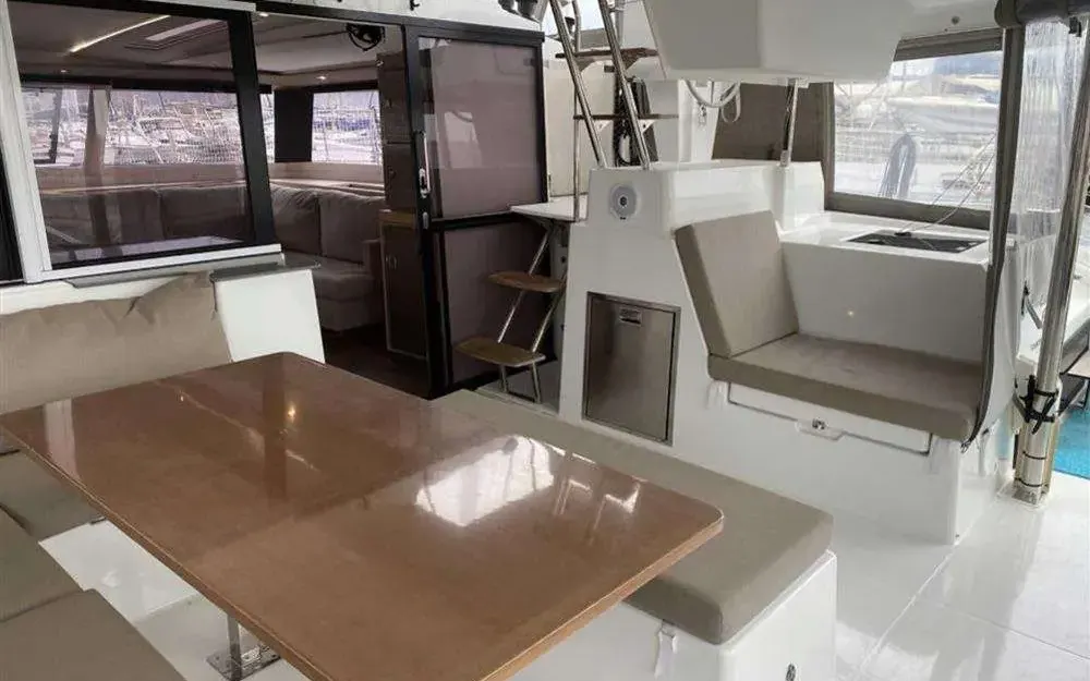 slider 3 Fountaine Pajot Saona 47