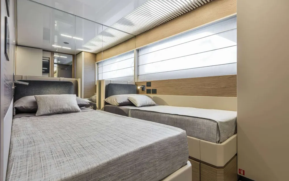slider 14 Ferretti  920