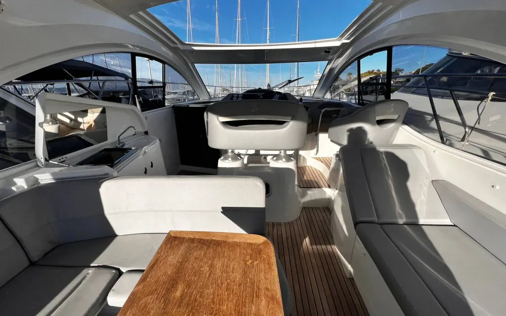 slider 9 Beneteau Gran Turismo 38