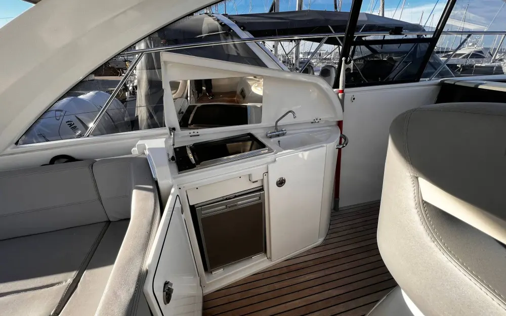 slider 10 Beneteau Gran Turismo 38