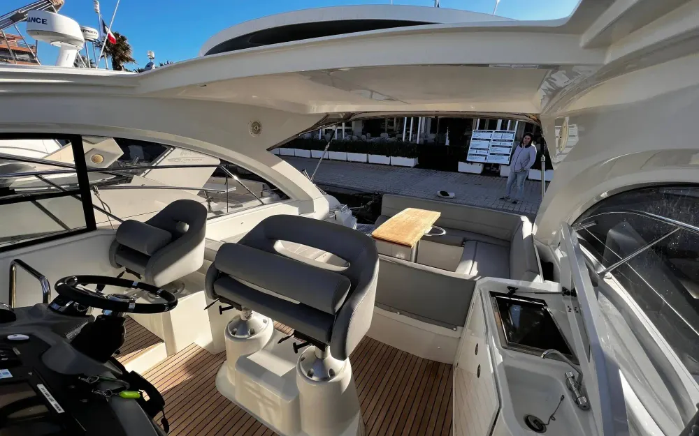 slider 16 Beneteau Gran Turismo 38