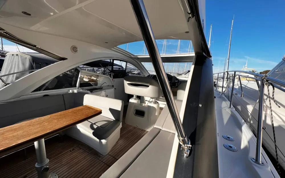 slider 8 Beneteau Gran Turismo 38