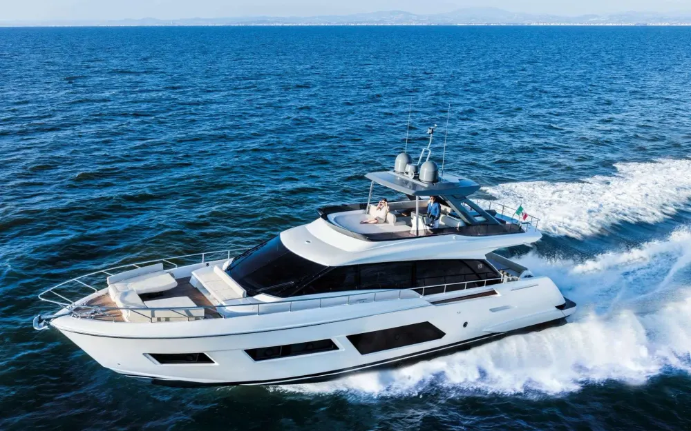 slider 8 Ferretti  670