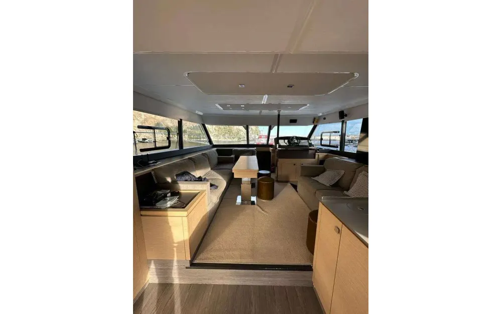 slider 10 Fountaine Pajot My 6